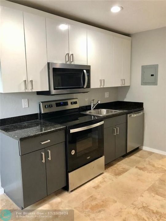 Active With Contract: $1,195 (0 beds, 1 baths, 264 Square Feet)