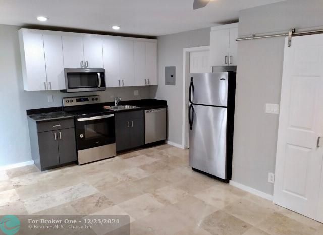 Active With Contract: $1,195 (0 beds, 1 baths, 264 Square Feet)