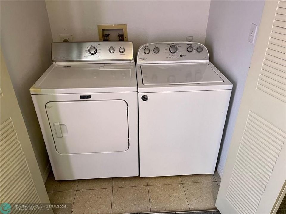 For Rent: $1,950 (2 beds, 2 baths, 974 Square Feet)