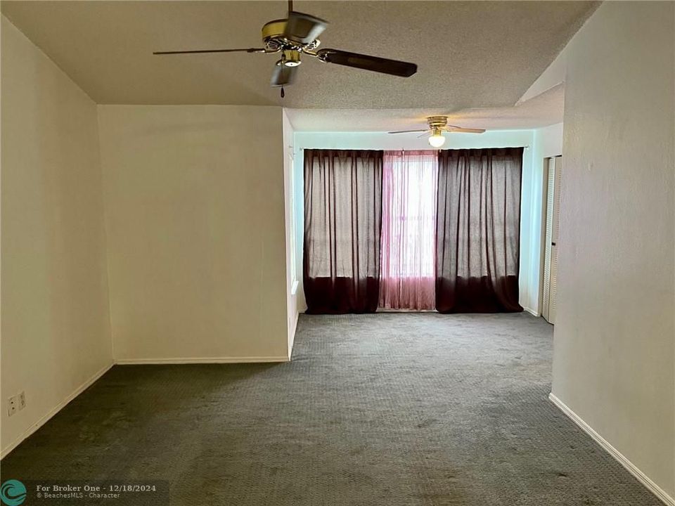 For Rent: $1,950 (2 beds, 2 baths, 974 Square Feet)