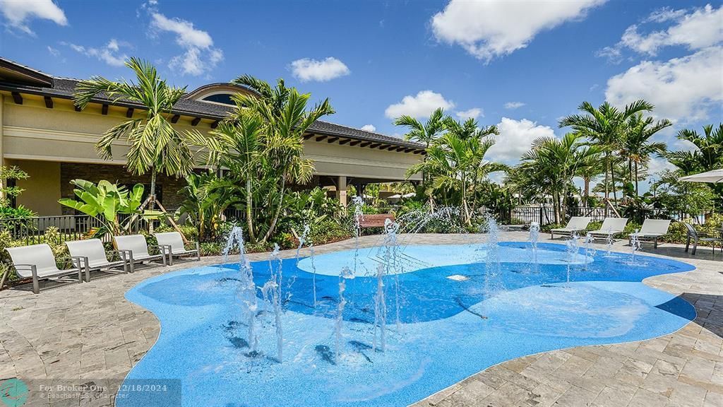 En Venta: $1,599,900 (4 camas, 3 baños, 3337 Pies cuadrados)