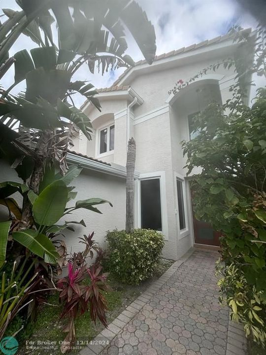 En Venta: $1,300,000 (5 camas, 3 baños, 3009 Pies cuadrados)