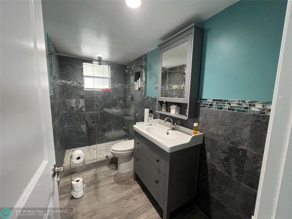 For Sale: $399,999 (2 beds, 2 baths, 950 Square Feet)