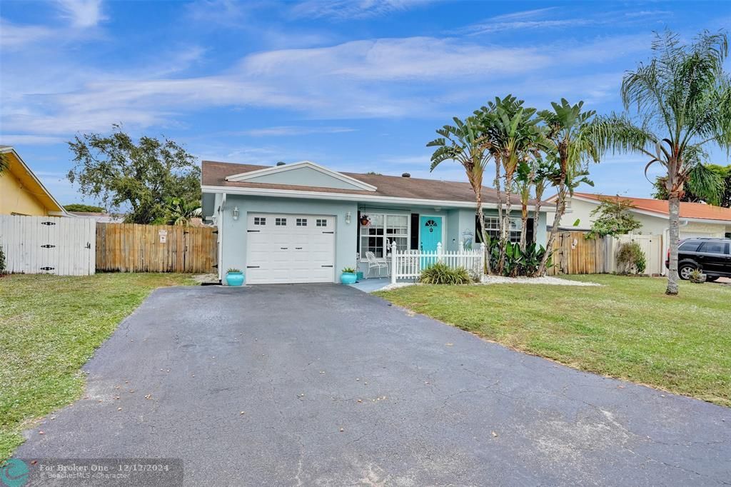 For Sale: $585,000 (3 beds, 2 baths, 1471 Square Feet)