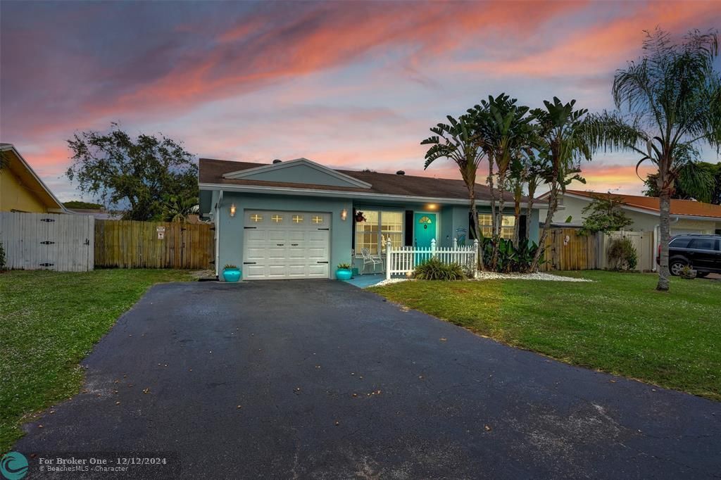 For Sale: $585,000 (3 beds, 2 baths, 1471 Square Feet)