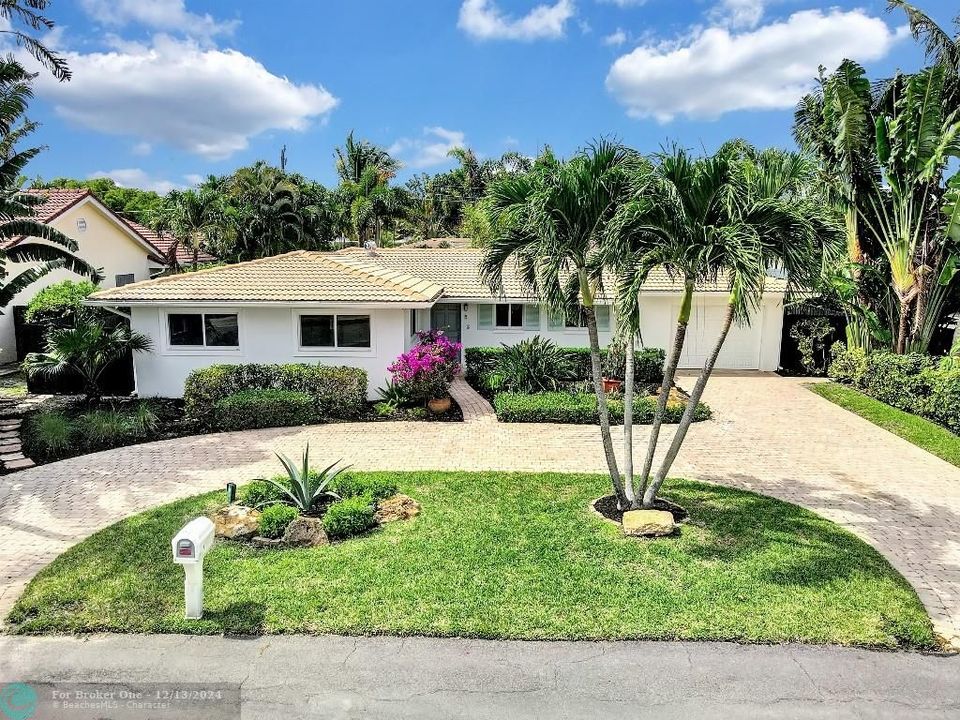 For Sale: $1,350,000 (3 beds, 2 baths, 1813 Square Feet)