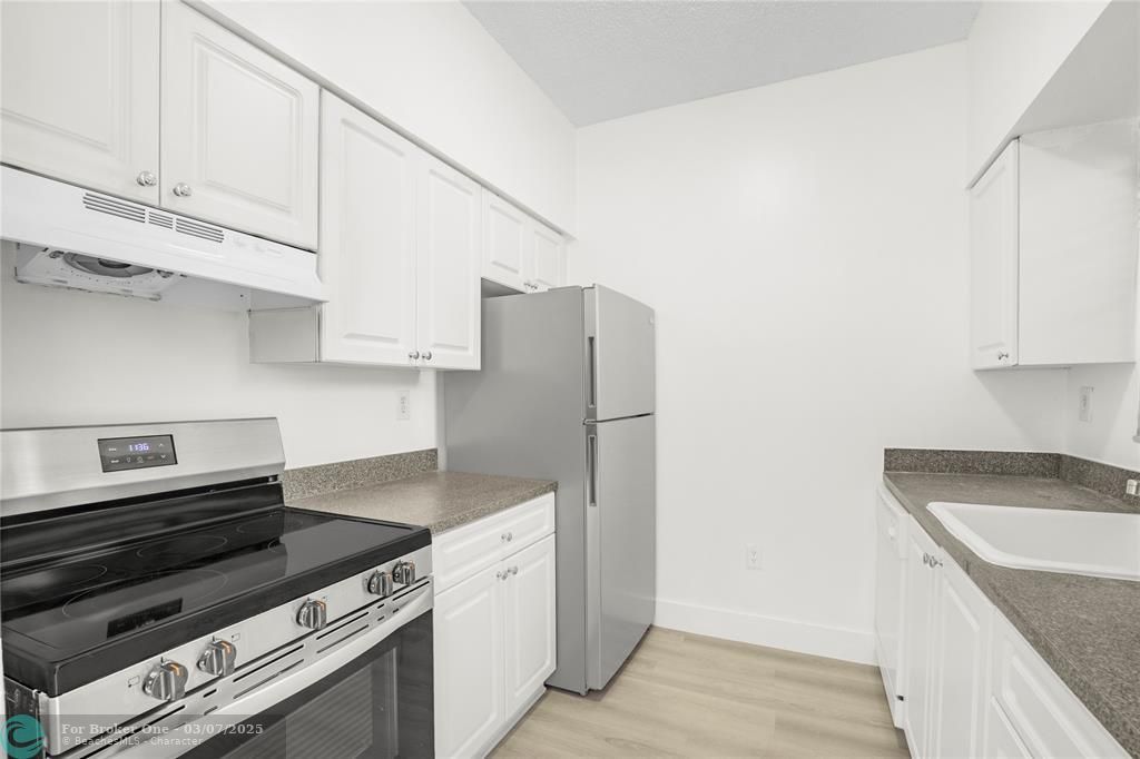 For Rent: $1,800 (1 beds, 1 baths, 628 Square Feet)