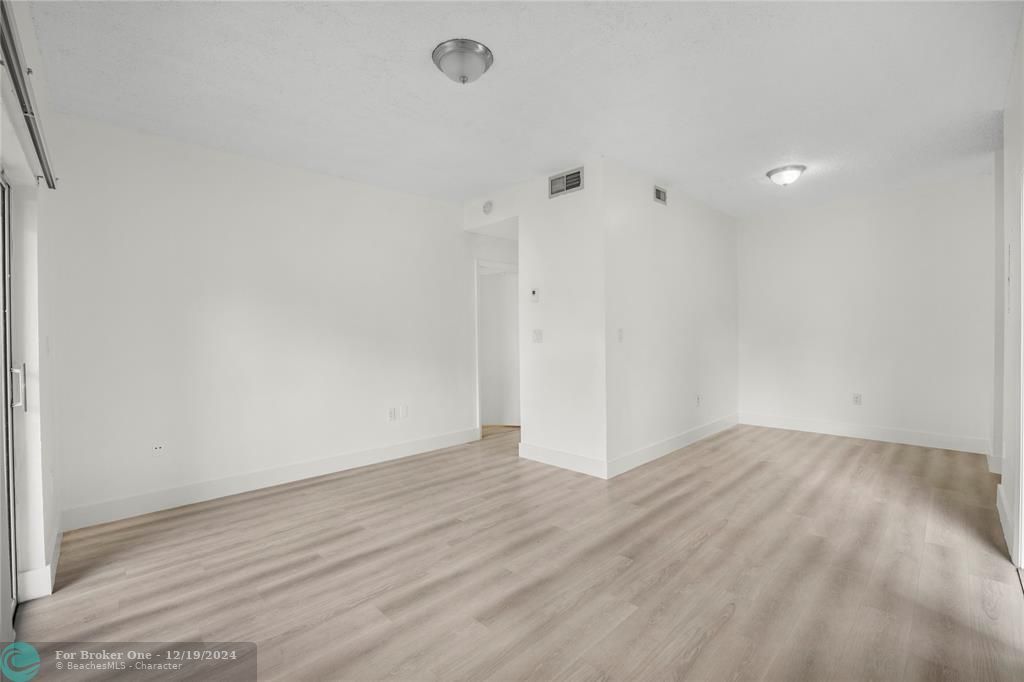 For Rent: $1,800 (1 beds, 1 baths, 628 Square Feet)