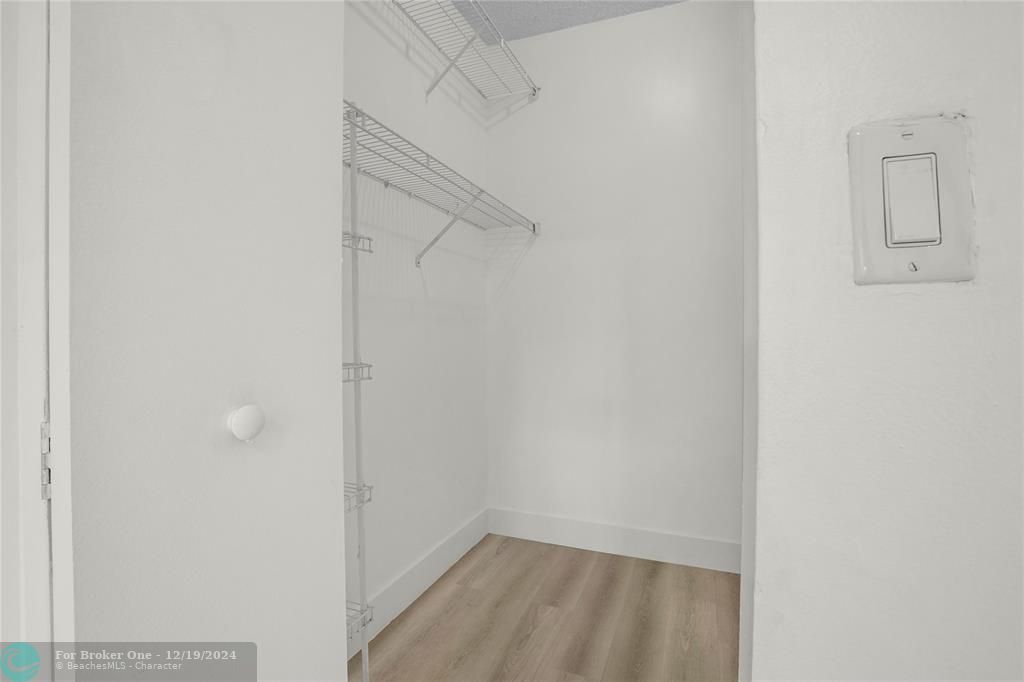 For Rent: $1,800 (1 beds, 1 baths, 628 Square Feet)