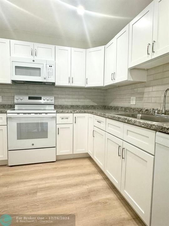 For Rent: $2,100 (2 beds, 2 baths, 856 Square Feet)