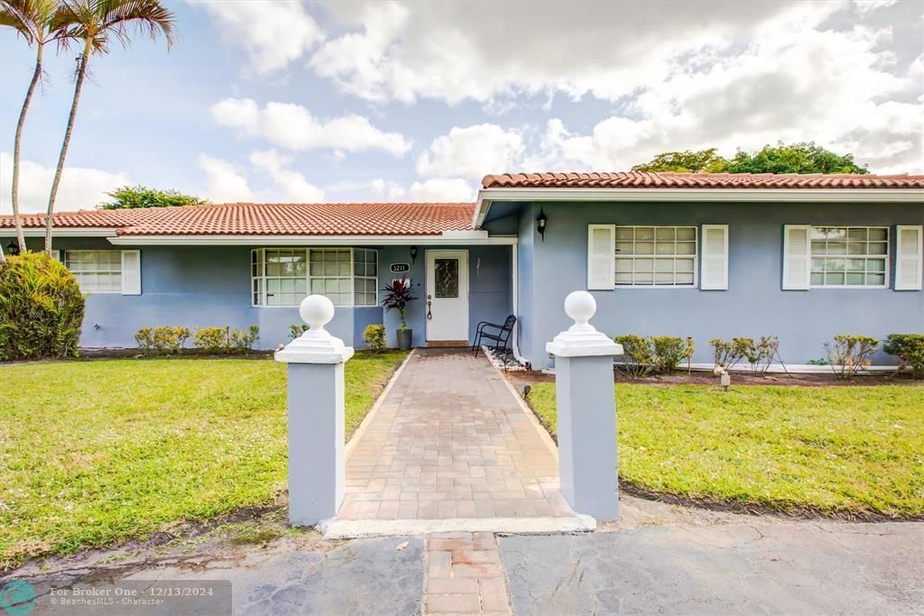 For Sale: $650,000 (4 beds, 2 baths, 1909 Square Feet)