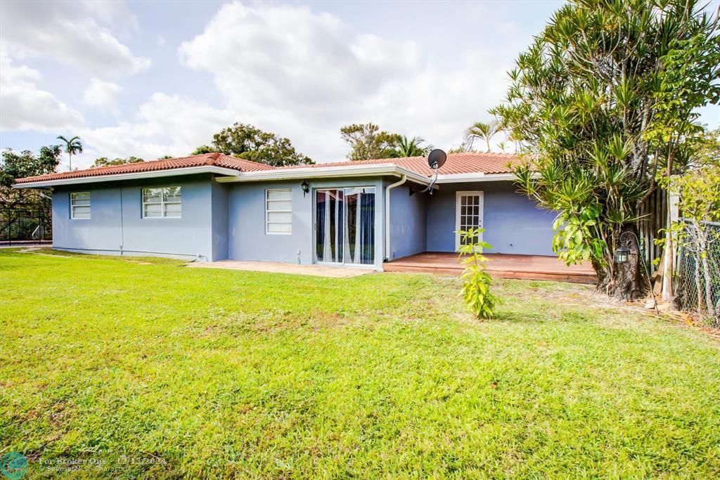 For Sale: $650,000 (4 beds, 2 baths, 1909 Square Feet)