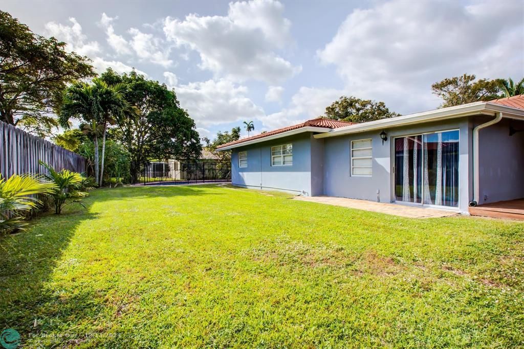 For Sale: $650,000 (4 beds, 2 baths, 1909 Square Feet)