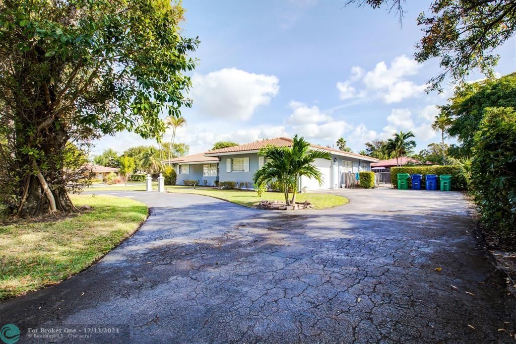 For Sale: $650,000 (4 beds, 2 baths, 1909 Square Feet)