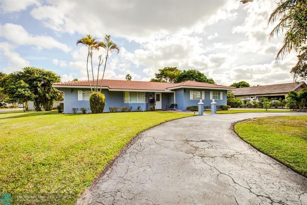 For Sale: $650,000 (4 beds, 2 baths, 1909 Square Feet)