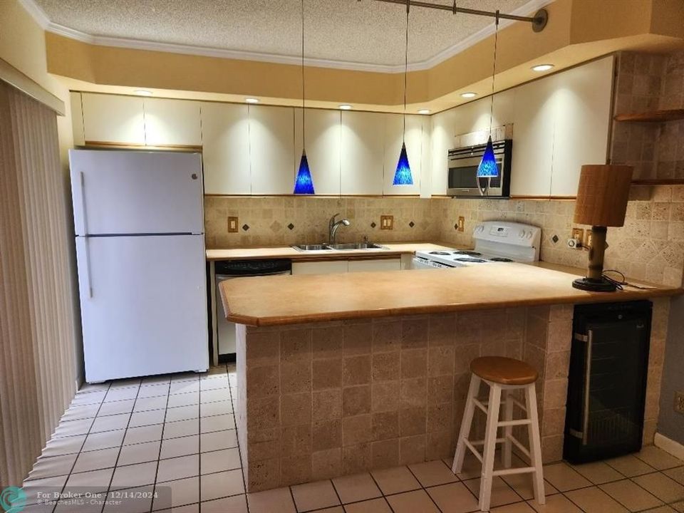 For Sale: $362,900 (2 beds, 2 baths, 1236 Square Feet)