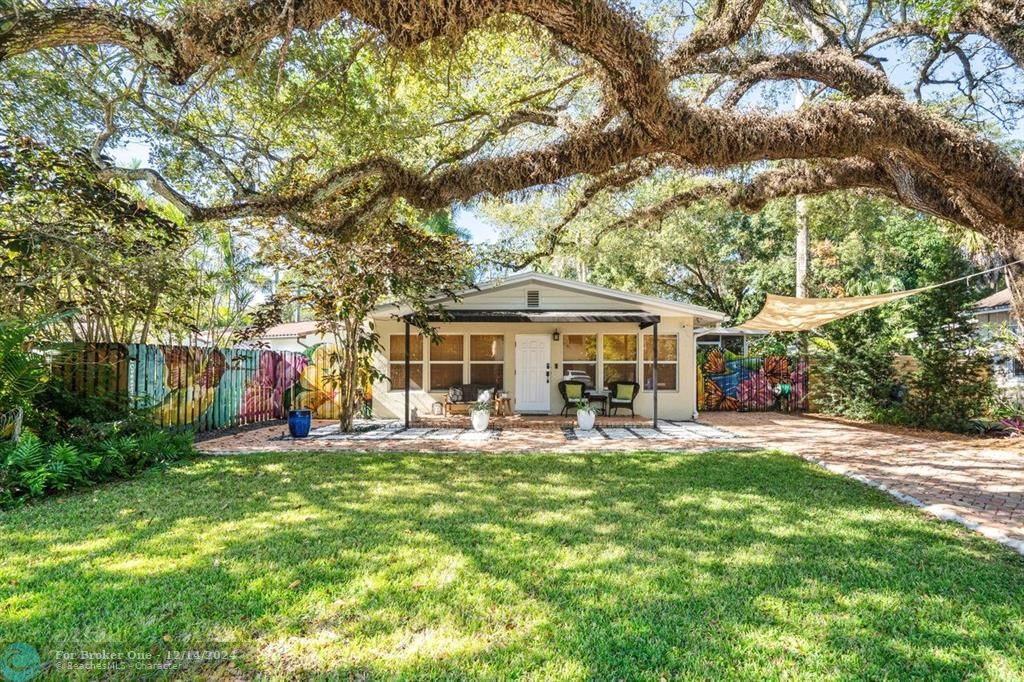 For Sale: $940,000 (3 beds, 2 baths, 1833 Square Feet)