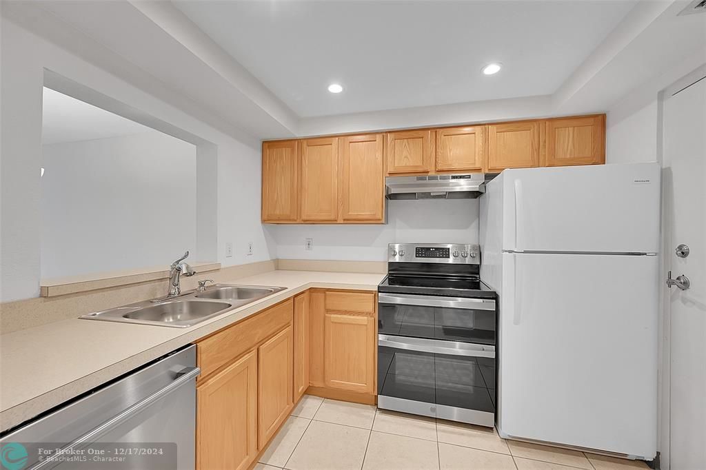 For Sale: $214,999 (2 beds, 2 baths, 960 Square Feet)