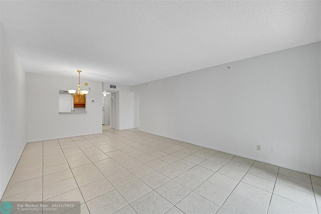 For Sale: $214,999 (2 beds, 2 baths, 960 Square Feet)