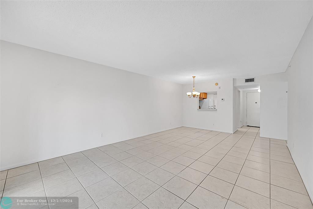 For Sale: $214,999 (2 beds, 2 baths, 960 Square Feet)