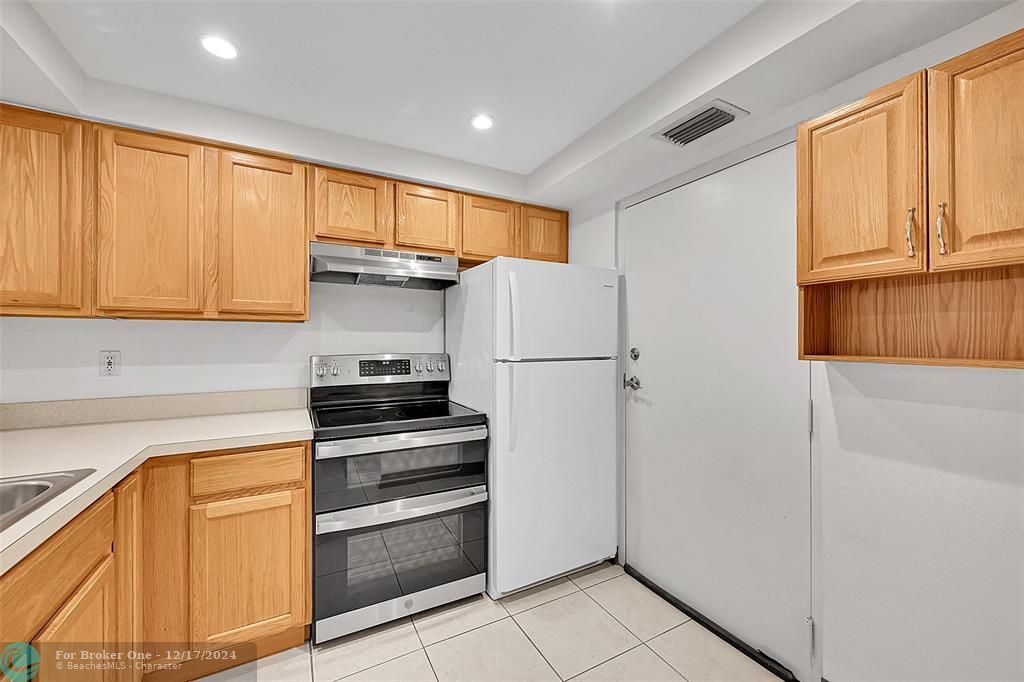 For Sale: $214,999 (2 beds, 2 baths, 960 Square Feet)