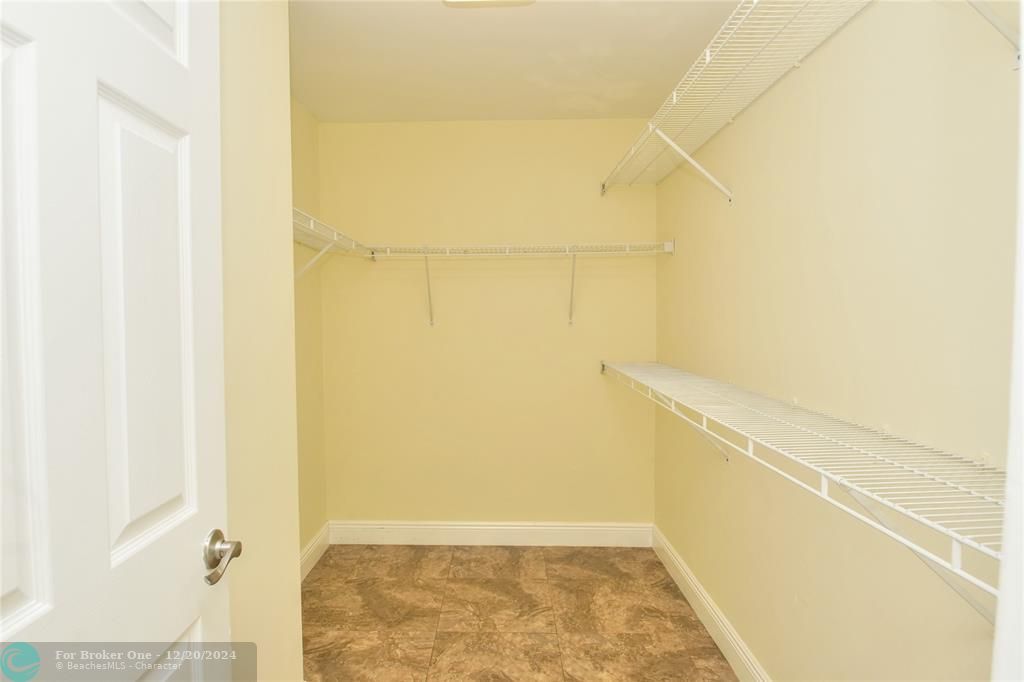 For Rent: $2,000 (2 beds, 1 baths, 820 Square Feet)