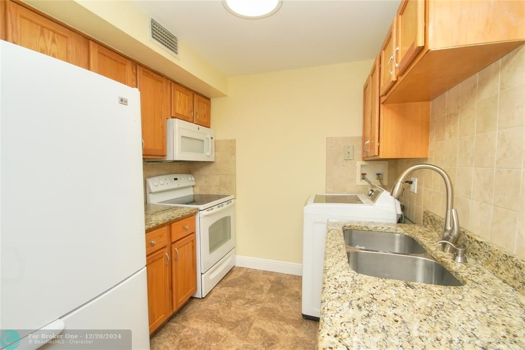 For Rent: $2,000 (2 beds, 1 baths, 820 Square Feet)