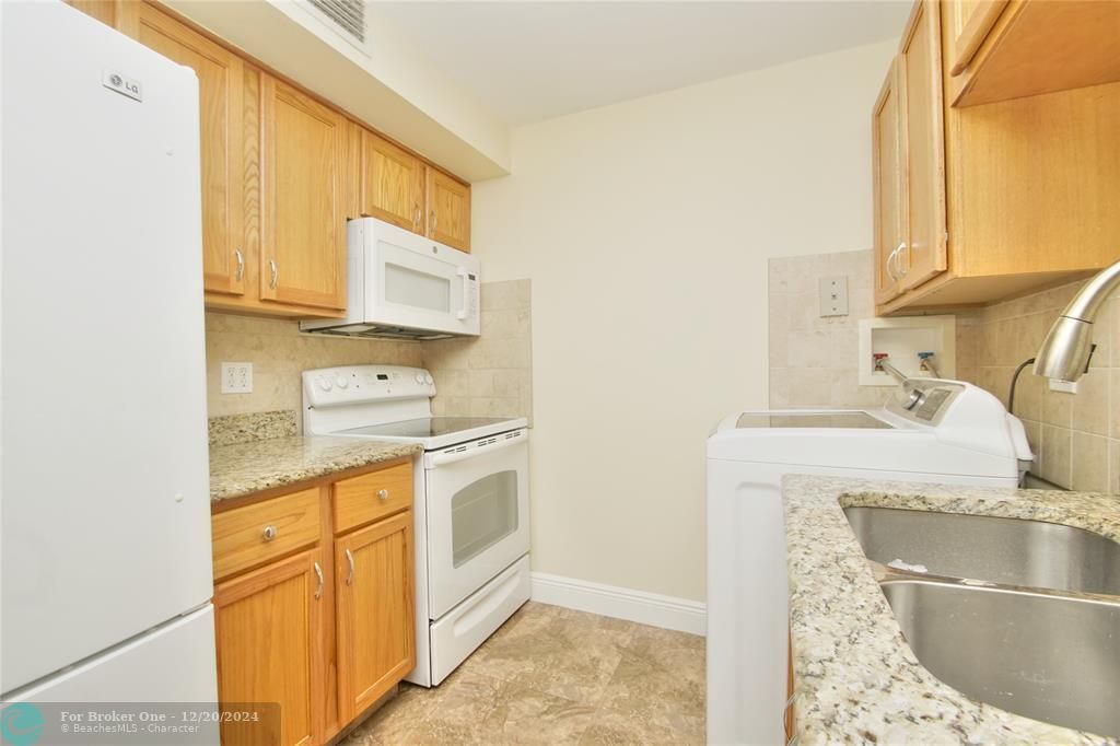 For Rent: $2,000 (2 beds, 1 baths, 820 Square Feet)