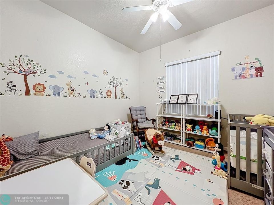 For Sale: $300,000 (3 beds, 2 baths, 1552 Square Feet)