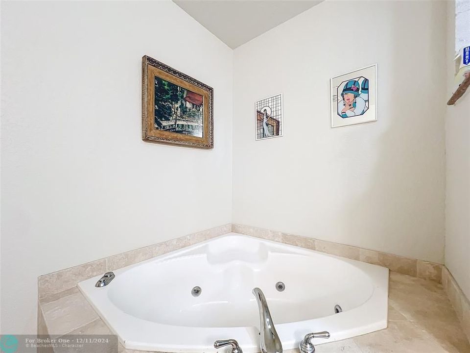 For Sale: $300,000 (3 beds, 2 baths, 1552 Square Feet)