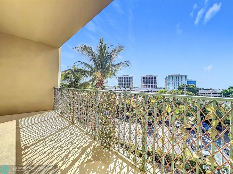 For Sale: $300,000 (3 beds, 2 baths, 1552 Square Feet)