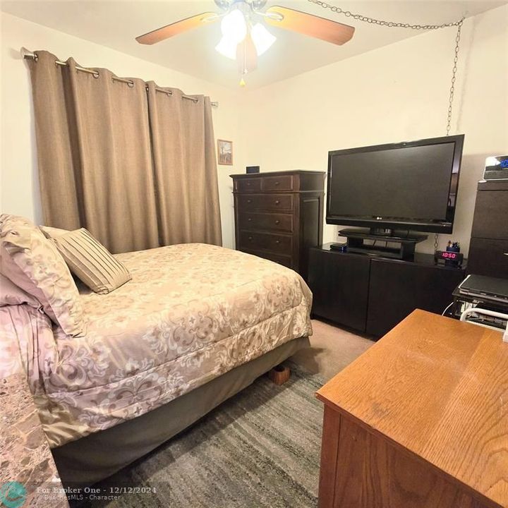 For Sale: $147,900 (2 beds, 2 baths, 1005 Square Feet)