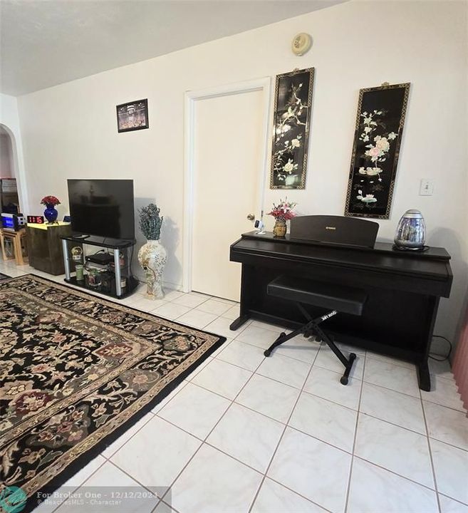 For Sale: $147,900 (2 beds, 2 baths, 1005 Square Feet)