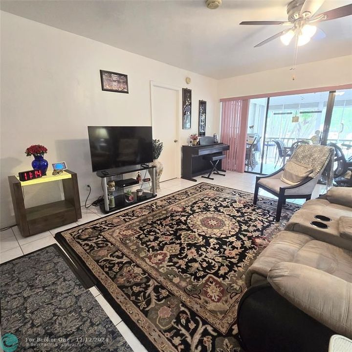 For Sale: $147,900 (2 beds, 2 baths, 1005 Square Feet)