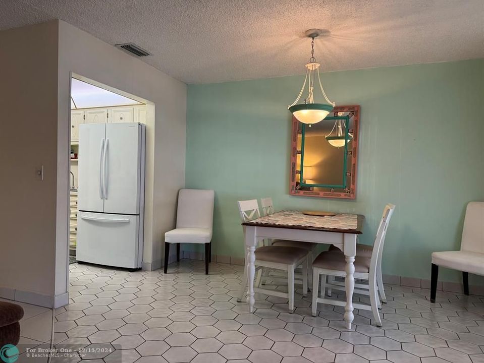 For Sale: $200,000 (1 beds, 2 baths, 1046 Square Feet)