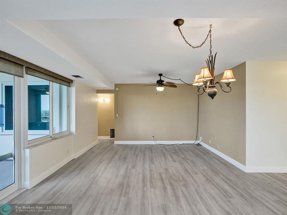 For Sale: $349,000 (2 beds, 2 baths, 1350 Square Feet)