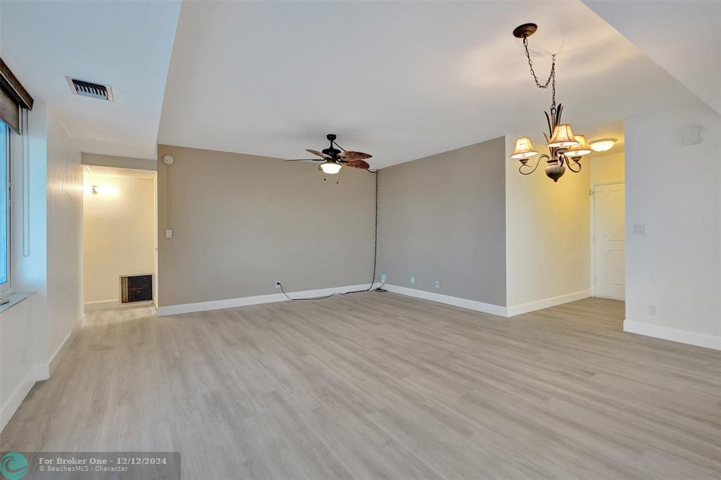 For Sale: $349,000 (2 beds, 2 baths, 1350 Square Feet)