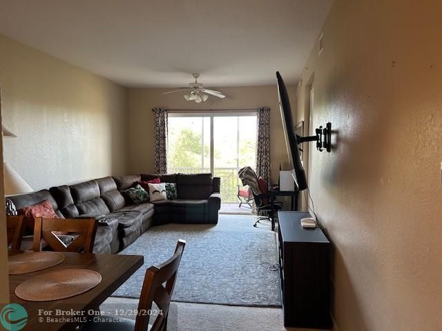 For Rent: $2,400 (2 beds, 2 baths, 1146 Square Feet)