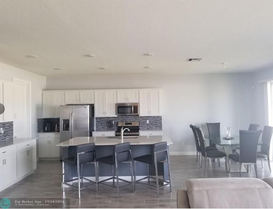 For Rent: $3,900 (5 beds, 4 baths, 3367 Square Feet)