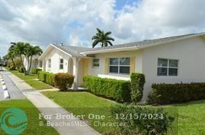 For Sale: $165,000 (2 beds, 2 baths, 895 Square Feet)