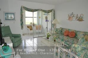 For Sale: $165,000 (2 beds, 2 baths, 895 Square Feet)