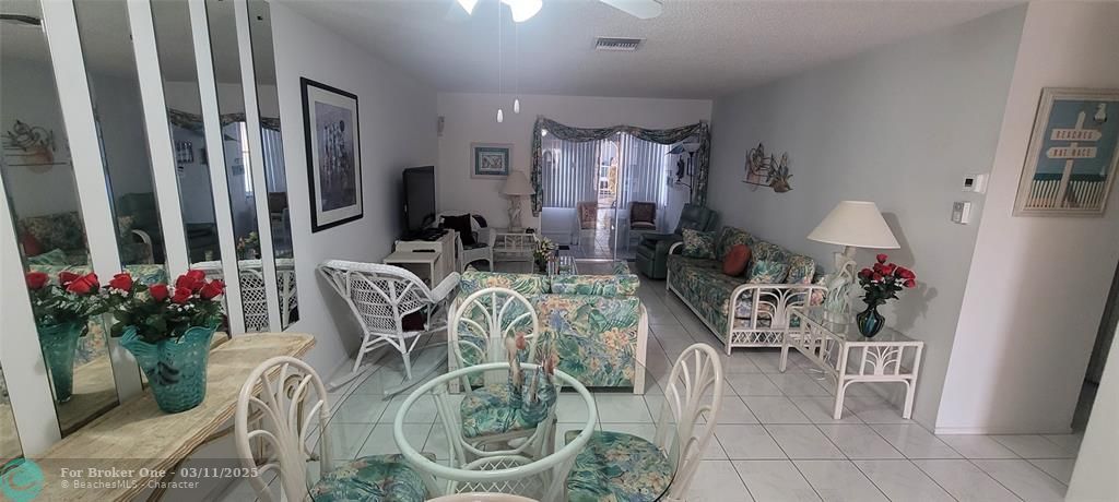 For Sale: $165,000 (2 beds, 2 baths, 895 Square Feet)