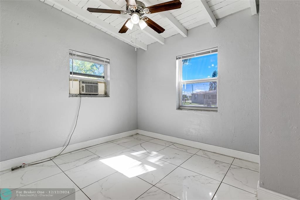 For Sale: $279,000 (2 beds, 1 baths, 614 Square Feet)