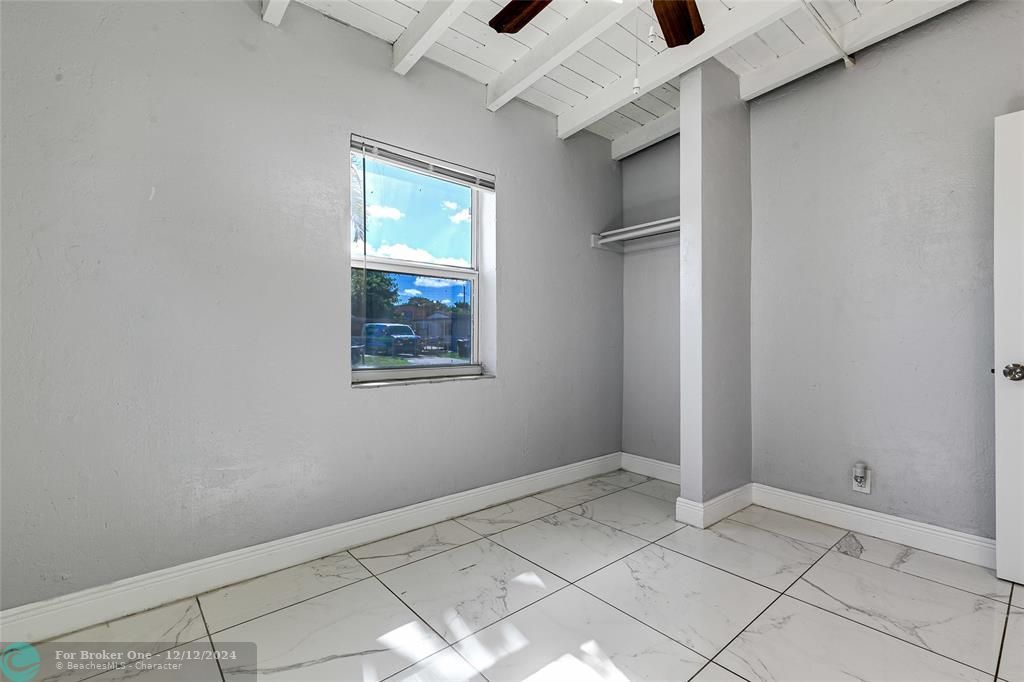 For Sale: $279,000 (2 beds, 1 baths, 614 Square Feet)