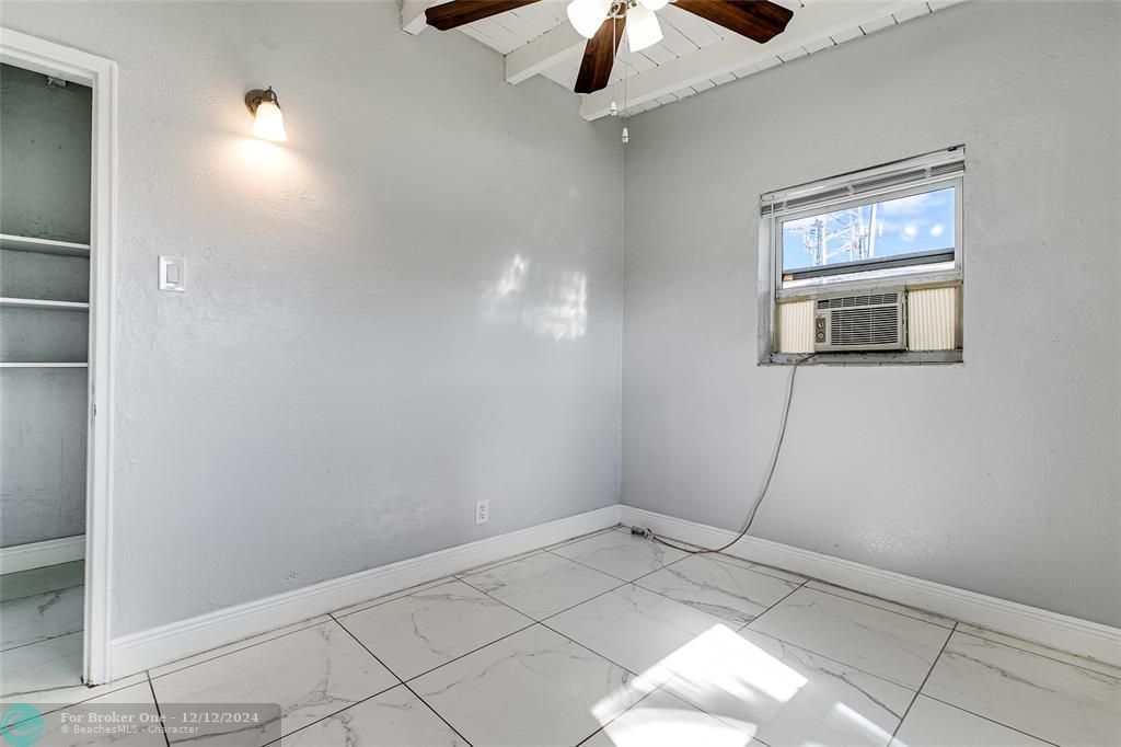 For Sale: $279,000 (2 beds, 1 baths, 614 Square Feet)