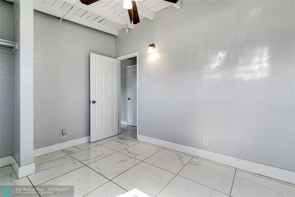 For Sale: $279,000 (2 beds, 1 baths, 614 Square Feet)