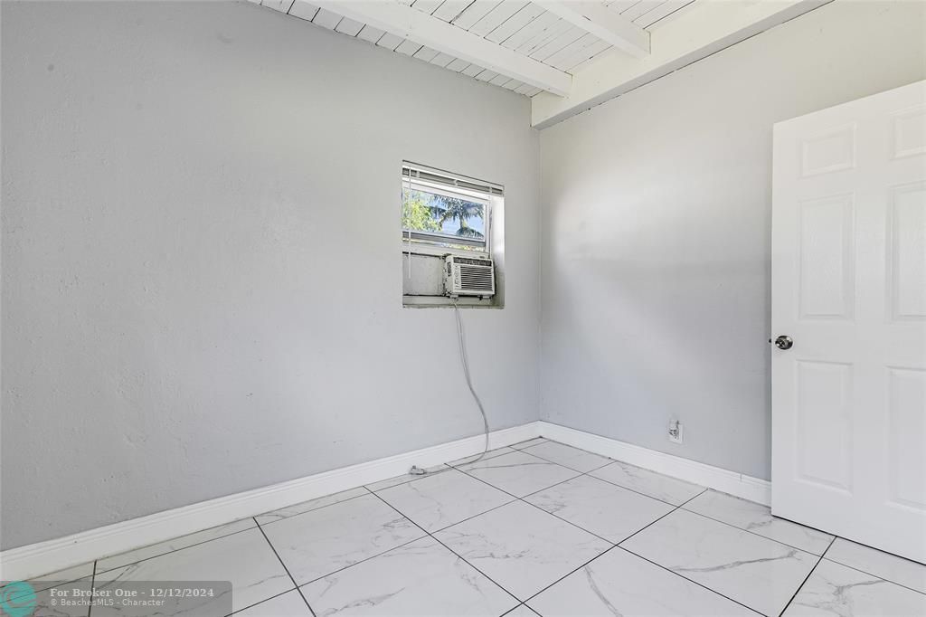 For Sale: $279,000 (2 beds, 1 baths, 614 Square Feet)