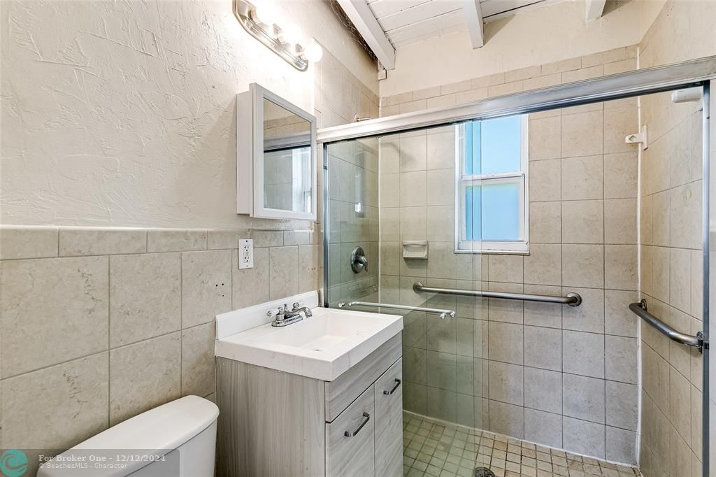 For Sale: $279,000 (2 beds, 1 baths, 614 Square Feet)