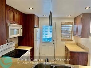 For Rent: $1,800 (1 beds, 1 baths, 847 Square Feet)