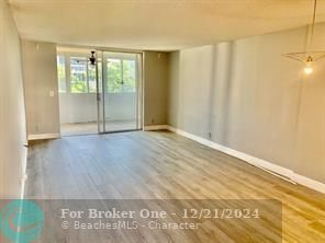 For Rent: $1,800 (1 beds, 1 baths, 847 Square Feet)